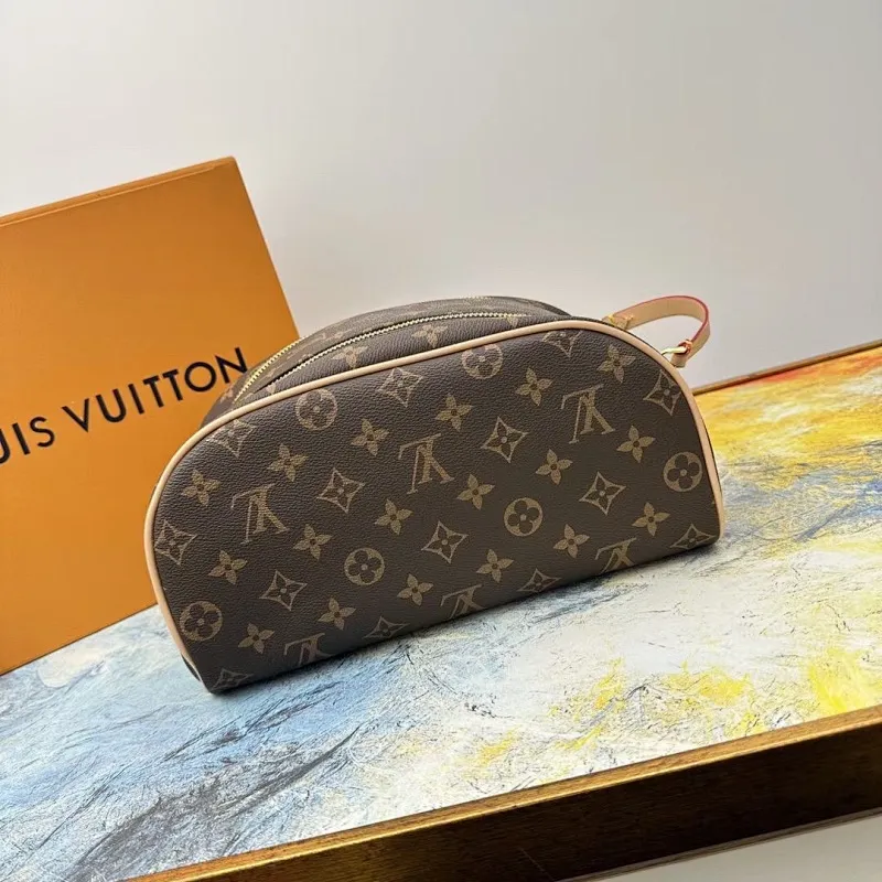 All categories Official website "Brand Women's Bags" Women's Bags 💙 LV 2025 new LV toiletry bag