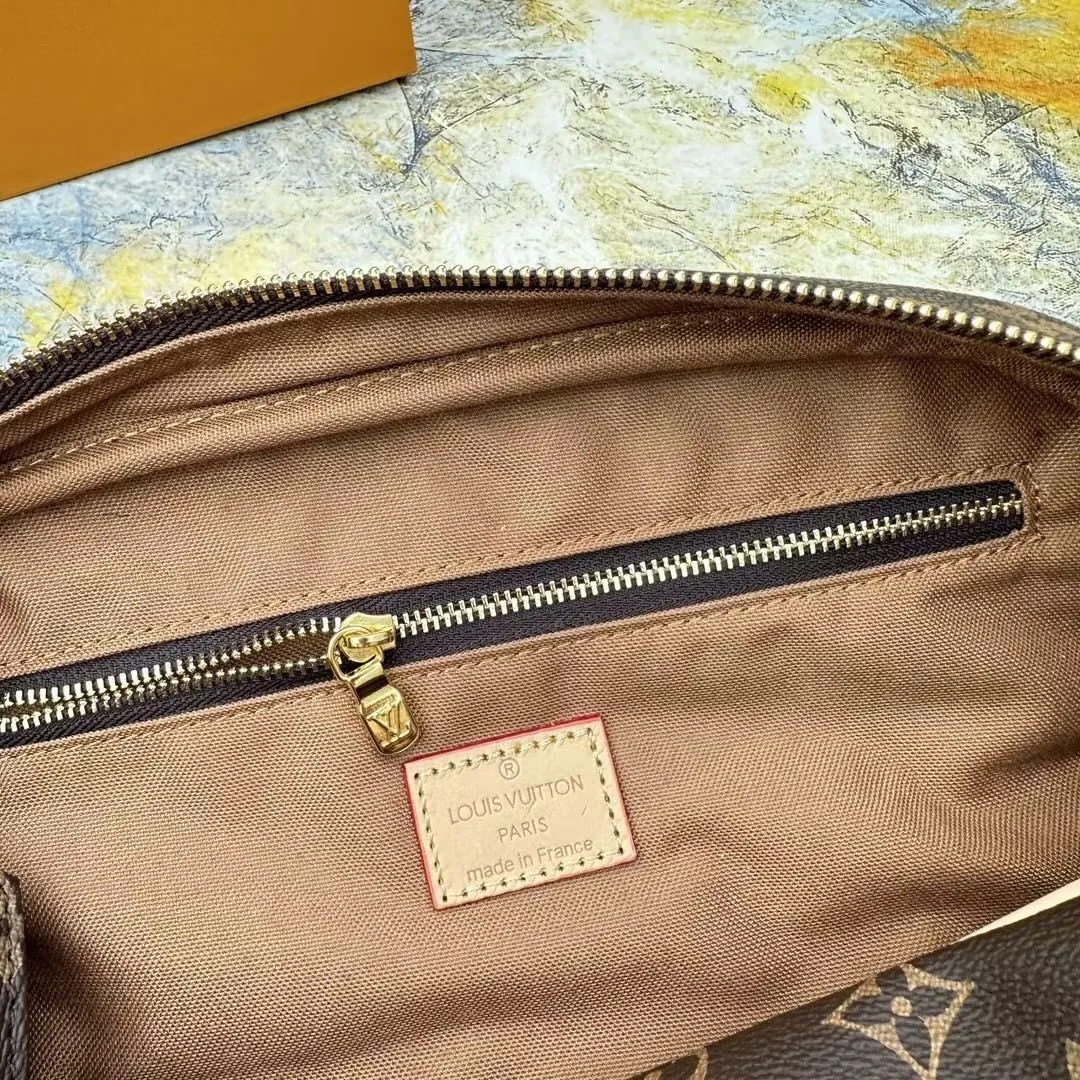 All categories Official website "Brand Women's Bags" Women's Bags 💙 LV 2025 new LV toiletry bag