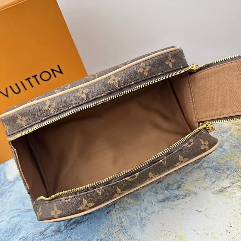 All categories Official website "Brand Women's Bags" Women's Bags 💙 LV 2025 new LV toiletry bag