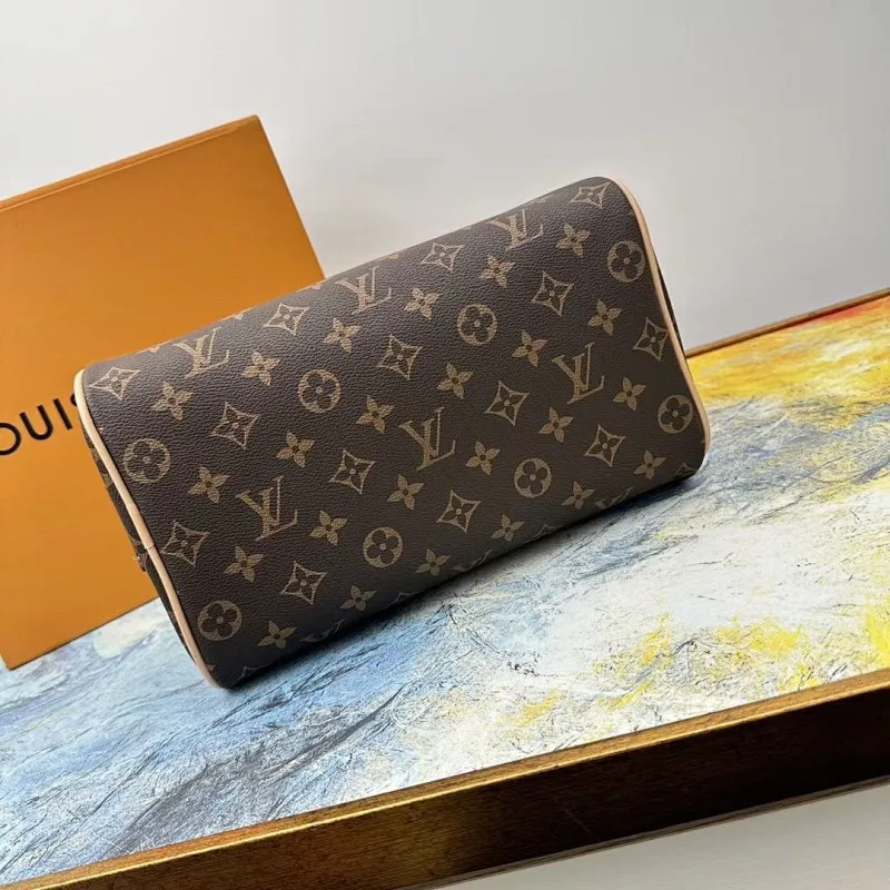 All categories Official website "Brand Women's Bags" Women's Bags 💙 LV 2025 new LV toiletry bag