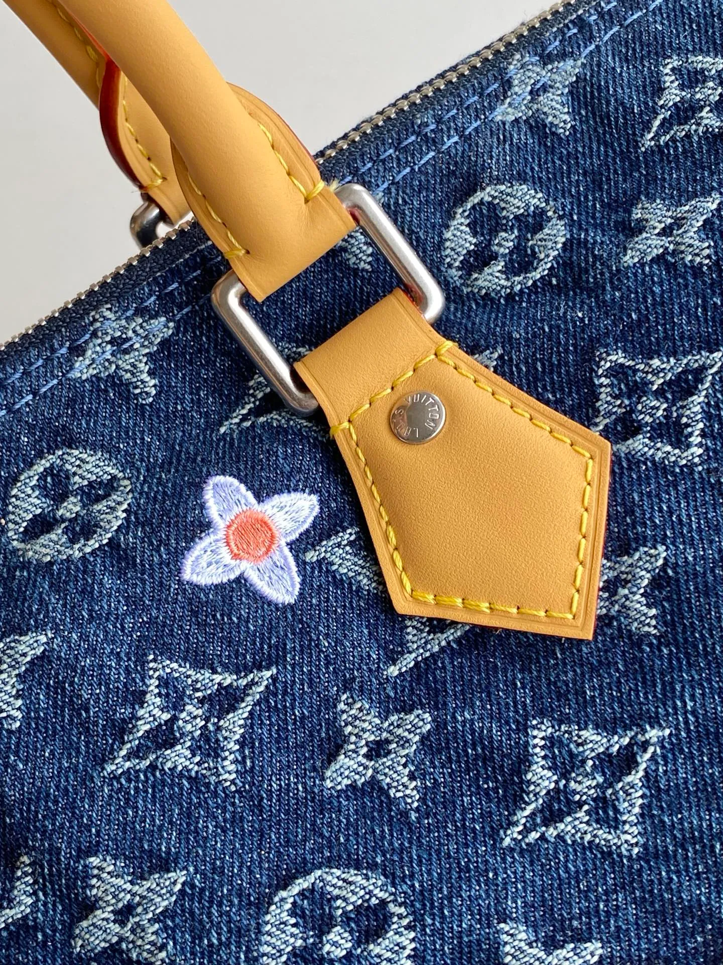 All categories Official website "Brand Women's Bags" Women's Bags 💙 LV 2026 new LV hand-held crossbody bag