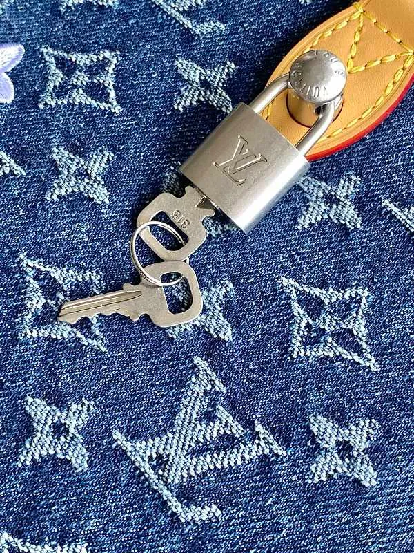 All categories Official website "Brand Women's Bags" Women's Bags 💙 LV 2026 new LV hand-held crossbody bag