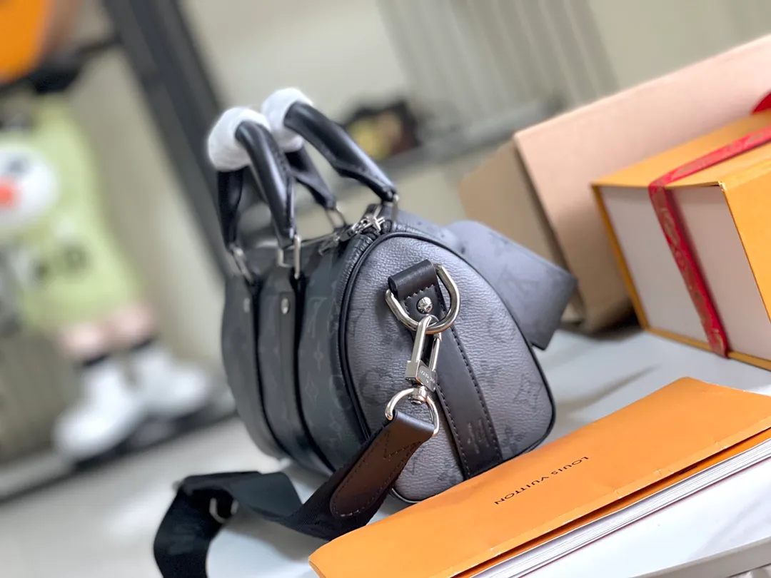 All Categories 💚 Authentic Grade Bags 💚 LV 2026 New LV Top Replica Crossbody Shoulder Bag