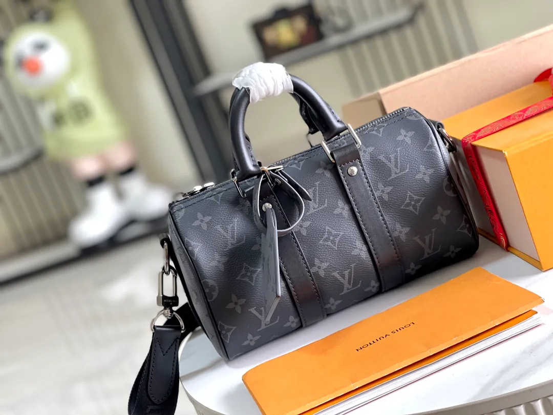 All Categories 💚 Authentic Grade Bags 💚 LV 2026 New LV Top Replica Crossbody Shoulder Bag