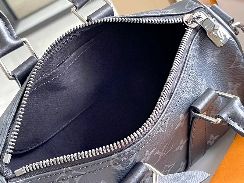 All Categories 💚 Authentic Grade Bags 💚 LV 2026 New LV Top Replica Crossbody Shoulder Bag