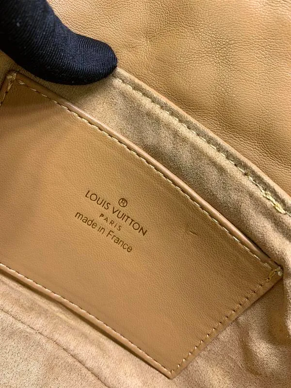All Categories Official Website "Brand Women's Bags" Women's Bags 💙 LV Upgraded Original Multi Pochette New Wave handbags are made of smooth and soft quilted calf leather, dynamic design, adjustable shoulder straps, distressed gold metal accessories, bronze gold chain inscriptions and striped jacquard shoulder straps, etc. Provide multiple carrying methods, the coin-shaped round bag on the shoulder strap can be