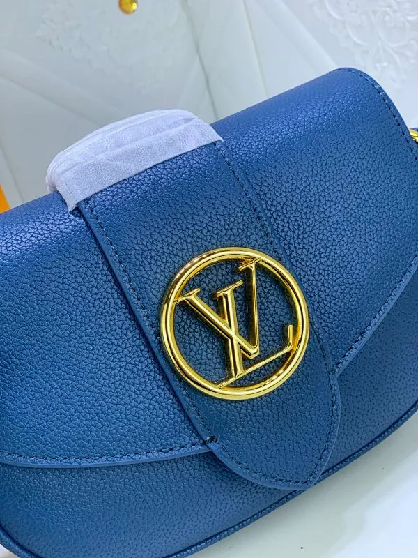 All Categories Official Website "Brand Women's Bags" Women's Bags 💙 LV Pont9 pebbled messenger bag LV PONT 9 SOF, injects an elegant atmosphere with the LV Circle logo derived from the brand archives. Monogram flower clusters are hidden under the flap, and Monogram flowers bloom on the shoulder straps. Medium size 25x17.5