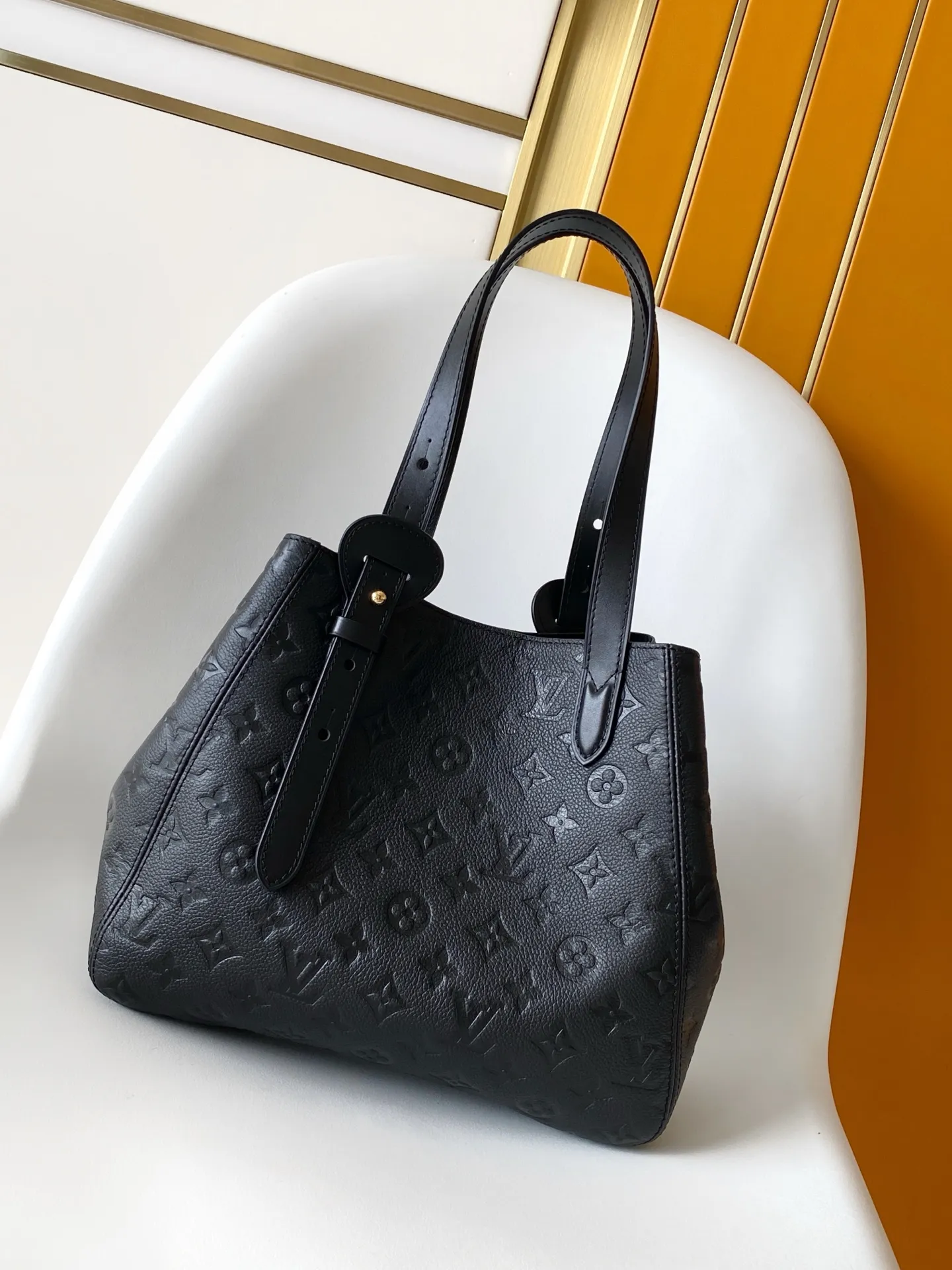 All categories Official website "Brand Women's Bags" Women's Bags 💙 LV 2026 new LV hand-held crossbody bag