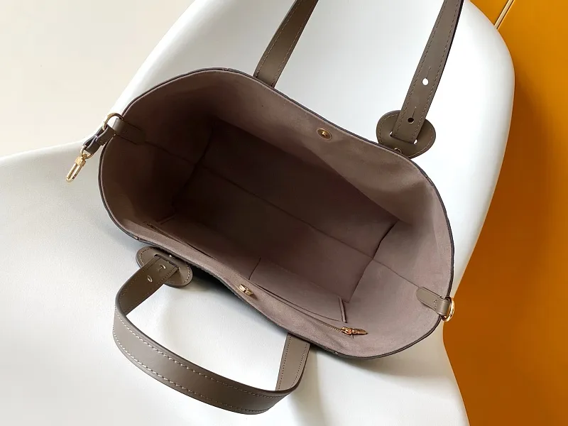 All categories Official website "Brand Women's Bags" Women's Bags 💙 LV 2026 new LV hand-held crossbody bag