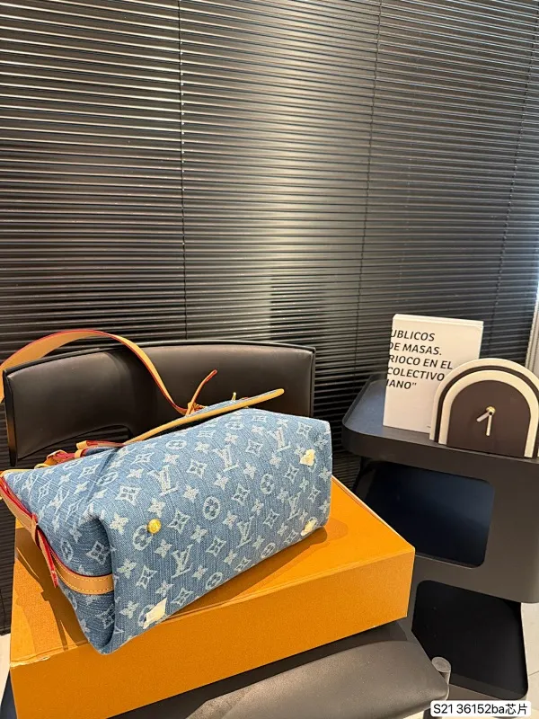 All categories Official website "Brand Women's Bags" Women's Bags 💙 LV 2025 new LV armpit bag