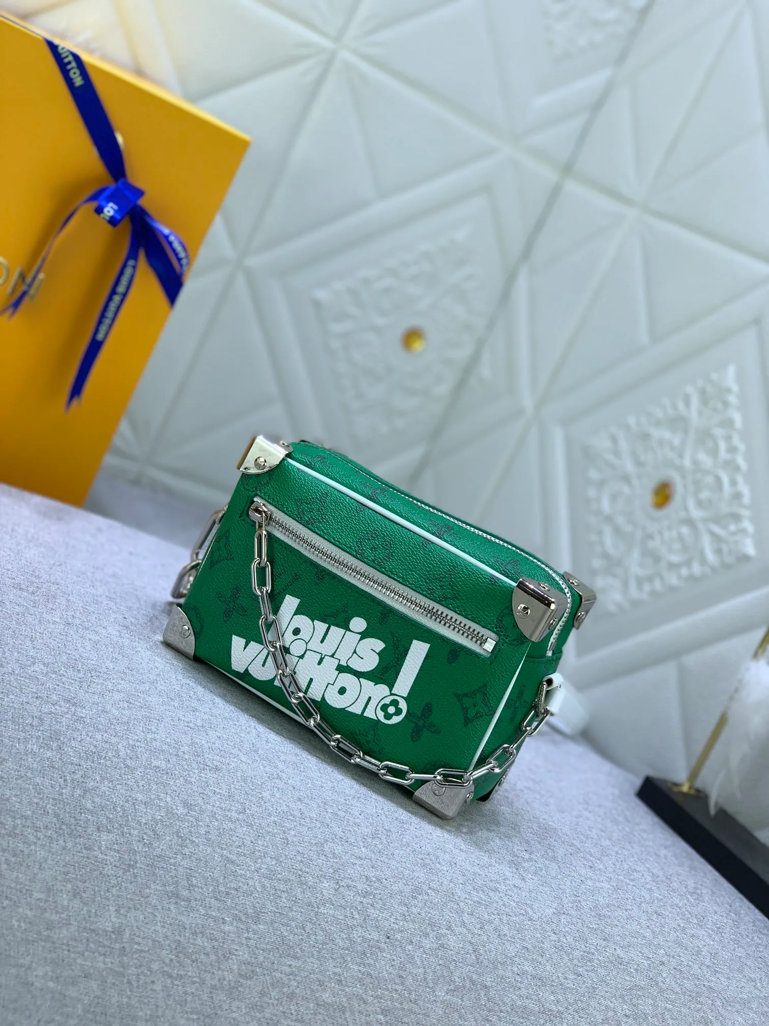 All Categories Official Website "Brand Women's Bags" Women's Bags 💙 LV has the new "Louis Vuitton!" signature printed on its vintage Monogram canvas and chunky chain, a mini soft trunk bag that is part of Virgil Abra's everyday LV capsule of the Men's Fall/Winter 2021-22 collection. Boxy shape and eight pieces of hardware to reinforce the corners. Can