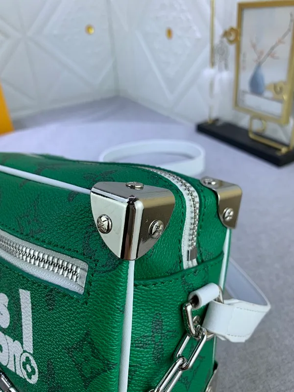 All Categories Official Website "Brand Women's Bags" Women's Bags 💙 LV has the new "Louis Vuitton!" signature printed on its vintage Monogram canvas and chunky chain, a mini soft trunk bag that is part of Virgil Abra's everyday LV capsule of the Men's Fall/Winter 2021-22 collection. Boxy shape and eight pieces of hardware to reinforce the corners. Can