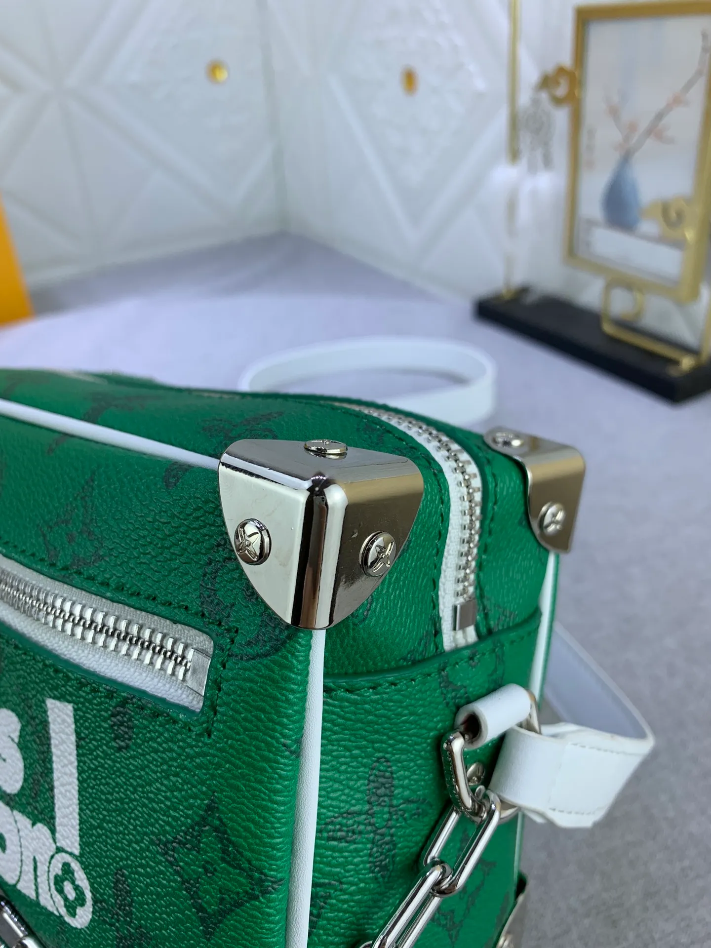 All Categories Official Website "Brand Women's Bags" Women's Bags 💙 LV has the new "Louis Vuitton!" signature printed on its vintage Monogram canvas and chunky chain, a mini soft trunk bag that is part of Virgil Abra's everyday LV capsule of the Men's Fall/Winter 2021-22 collection. Boxy shape and eight pieces of hardware to reinforce the corners. Can