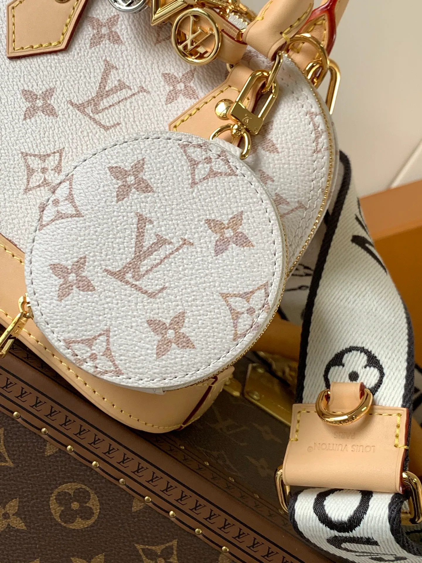 All Categories Official Website "Brand Women's Bags" Women's Bags 💙 LV 2026 New LV Crossbody Bag