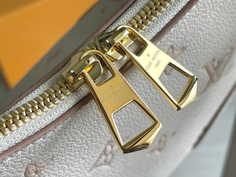 All Categories 💚 Authentic Grade Bags 💚 LV 2026 New LV Top Replica Crossbody Shoulder Bag