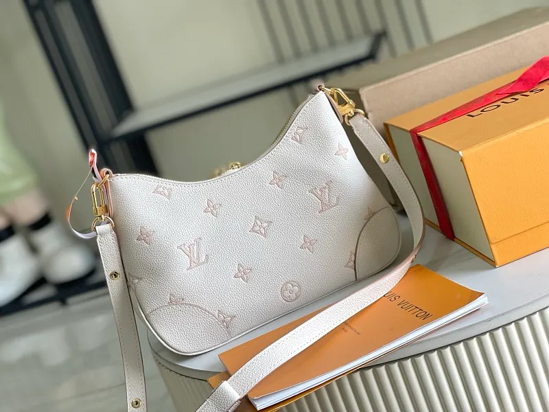 All Categories 💚 Authentic Grade Bags 💚 LV 2026 New LV Top Replica Crossbody Shoulder Bag