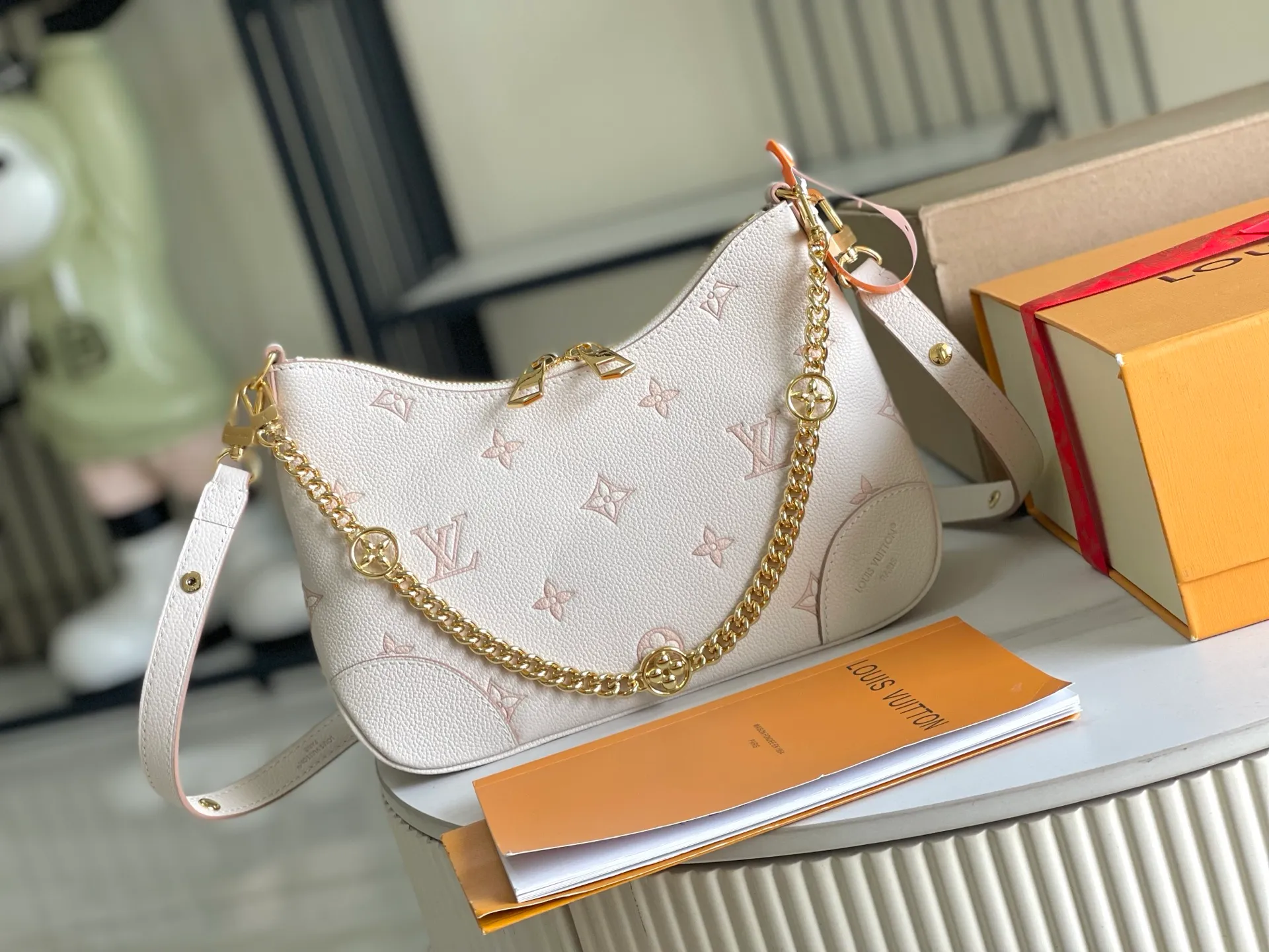 All Categories 💚 Authentic Grade Bags 💚 LV 2026 New LV Top Replica Crossbody Shoulder Bag