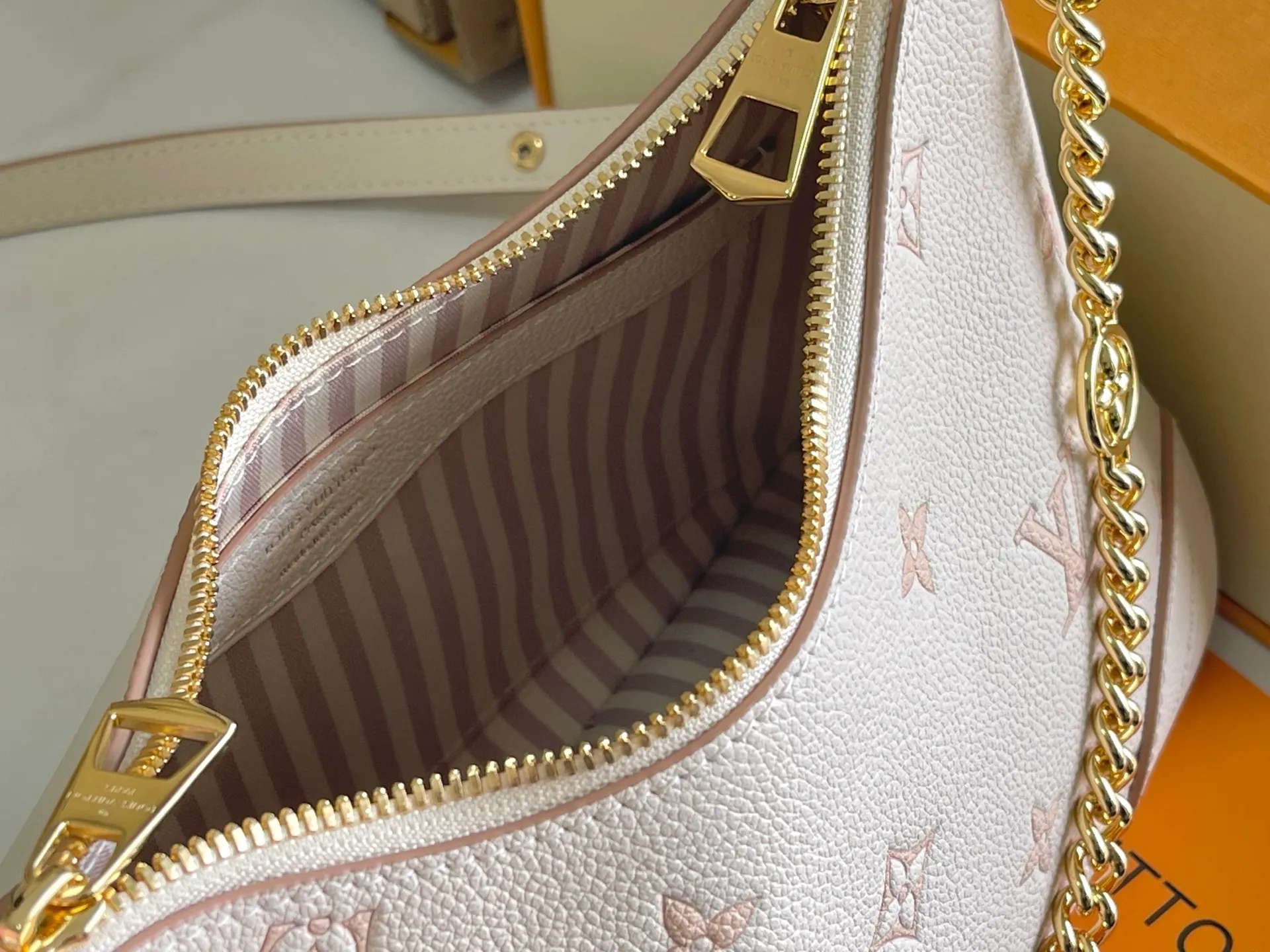All Categories 💚 Authentic Grade Bags 💚 LV 2026 New LV Top Replica Crossbody Shoulder Bag