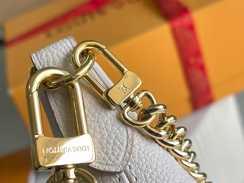 All Categories 💚 Authentic Grade Bags 💚 LV 2026 New LV Top Replica Crossbody Shoulder Bag