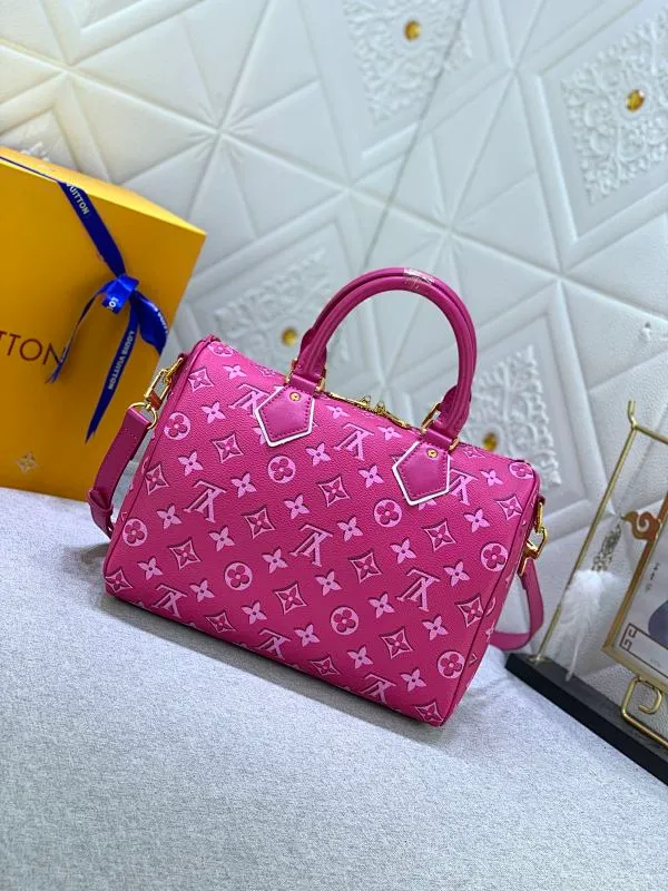 All Categories Official Website "Brand Women's Bags" Women's Bags 💙 LV (new silk screen pillow bag) The compact SPEEDY BANDOULIÈRE 25 handbag reshapes its elegant silhouette, outer pockets and gold buckles. The miniature monogram pattern and leather trim on the canvas evoke the House's historical design codes, as does the rolled leather handle and engraved padlock. an adjustable and