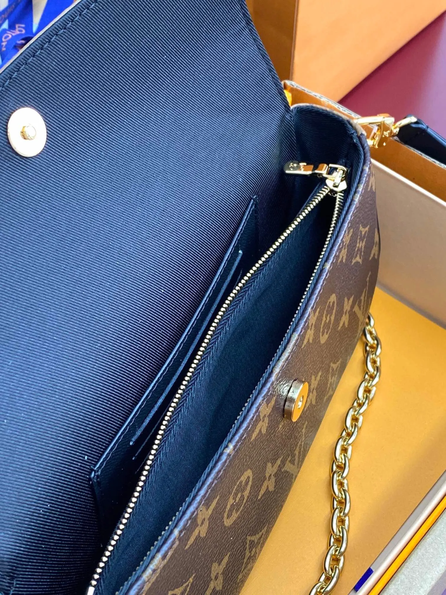 All categories Official website "Brand Women's Bags" Women's Bags 💙 LV 2025 new LV armpit bag