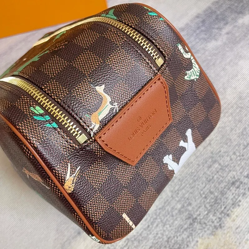 All categories Official website "Brand Women's Bags" Women's Bags 💙 LV 2025 new LV toiletry bag