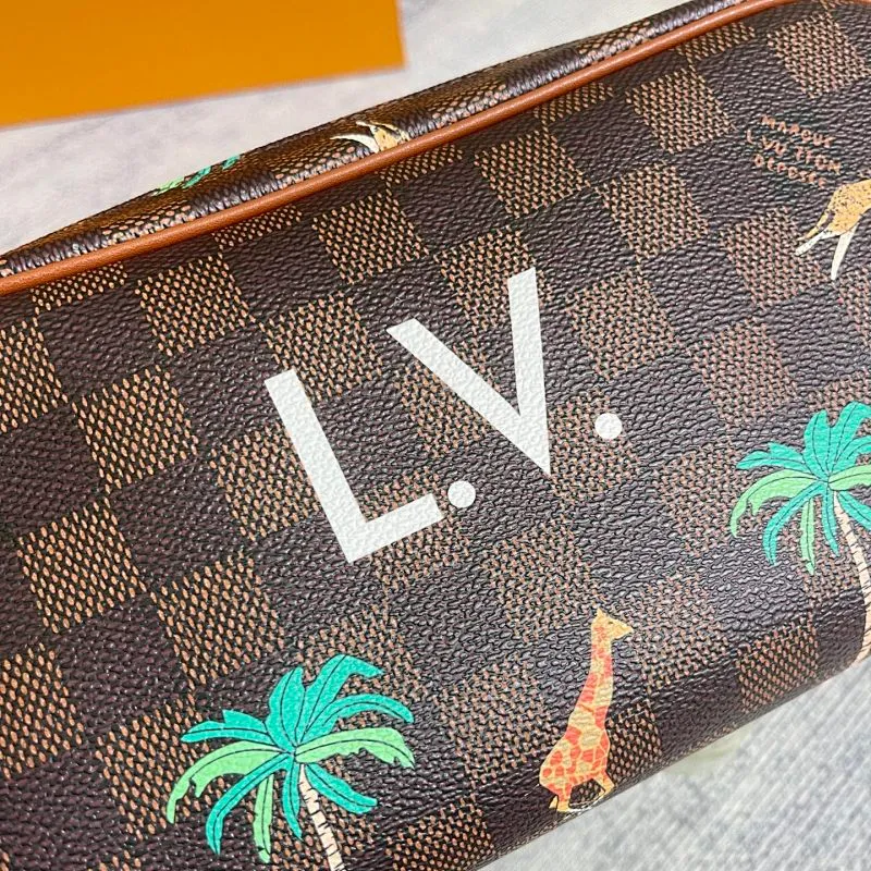 All categories Official website "Brand Women's Bags" Women's Bags 💙 LV 2025 new LV toiletry bag