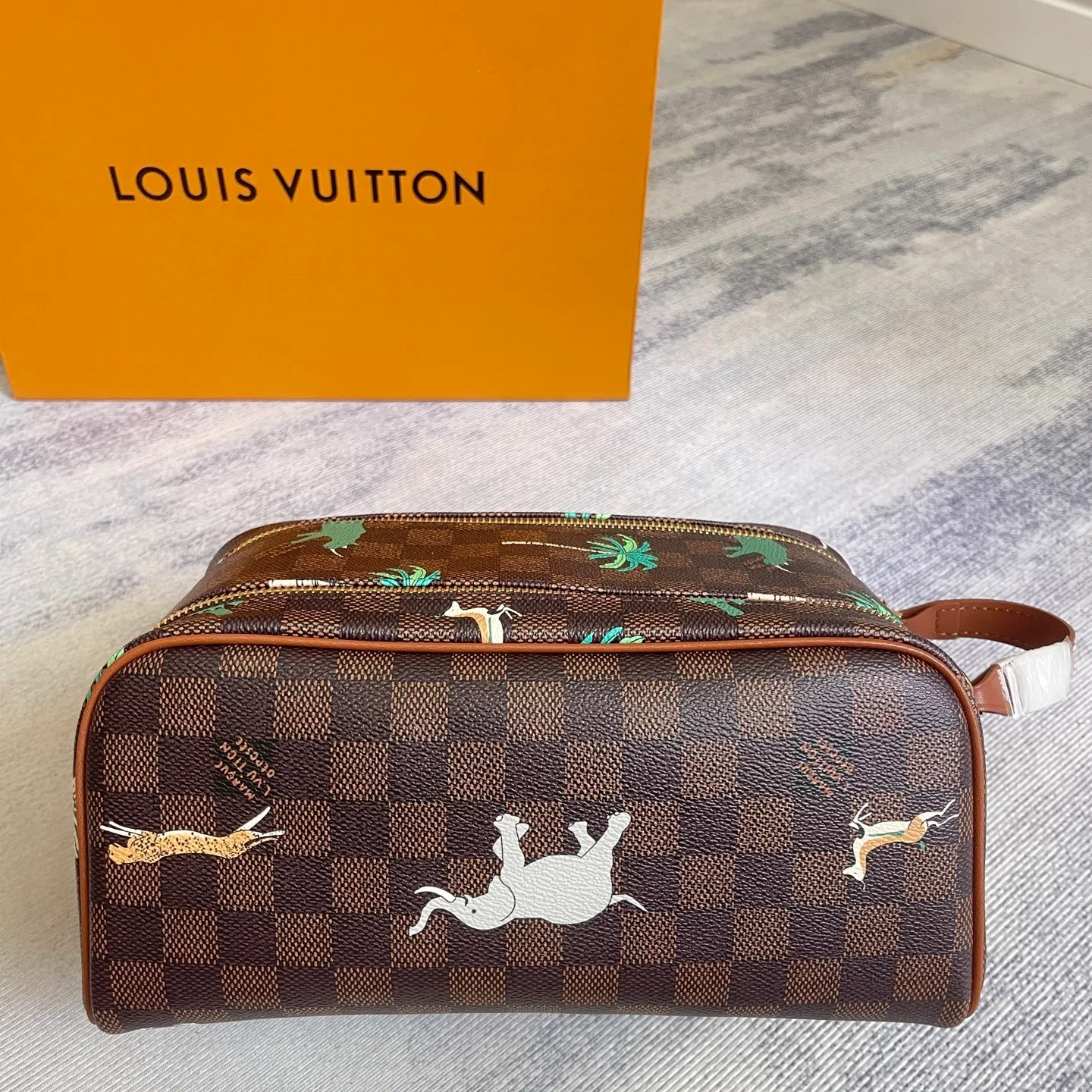All categories Official website "Brand Women's Bags" Women's Bags 💙 LV 2025 new LV toiletry bag