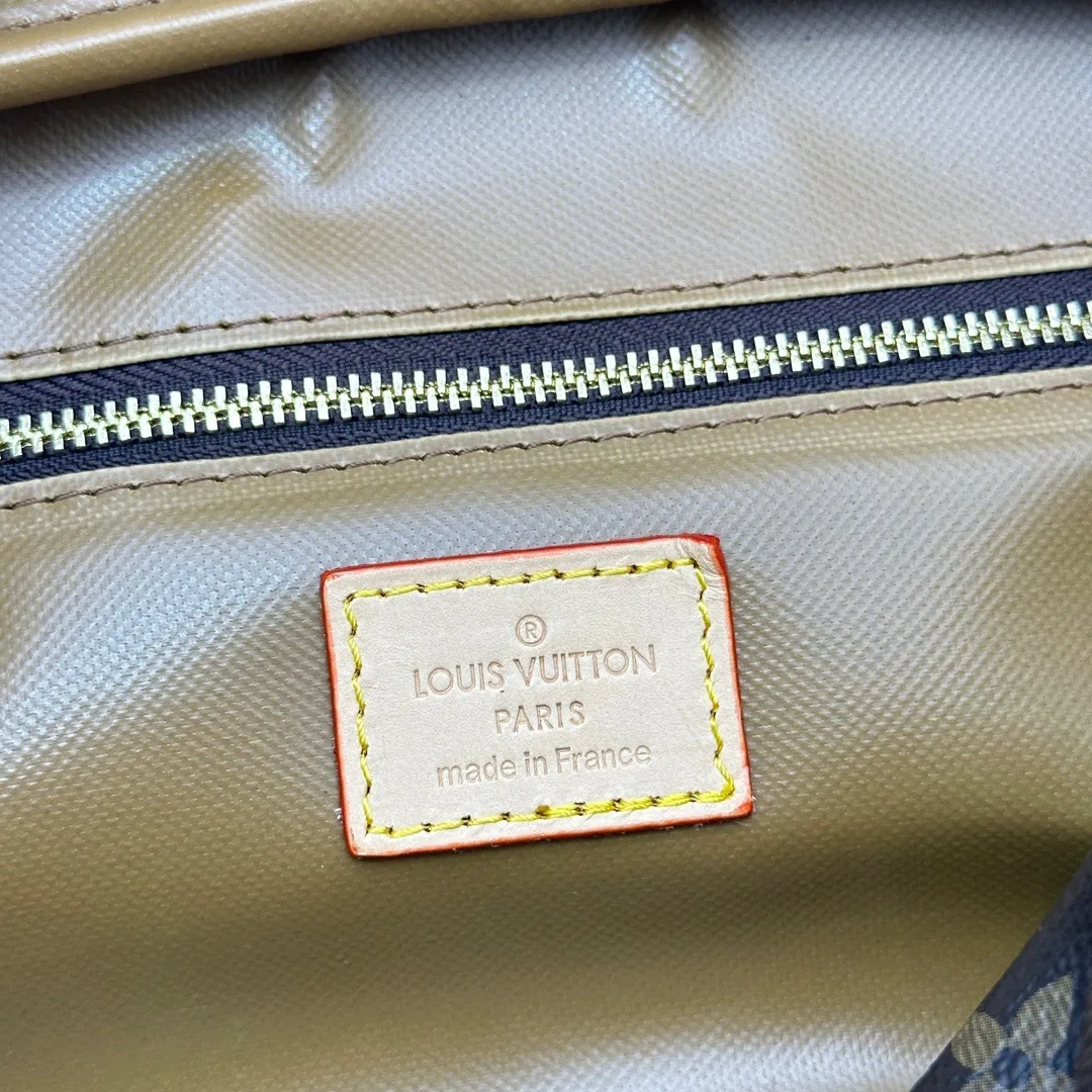 All categories Official website "Brand Women's Bags" Women's Bags 💙 LV 2024 official website new LV toiletry bag