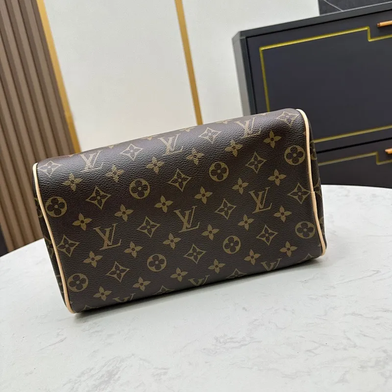 All categories Official website "Brand Women's Bags" Women's Bags 💙 LV 2024 official website new LV toiletry bag