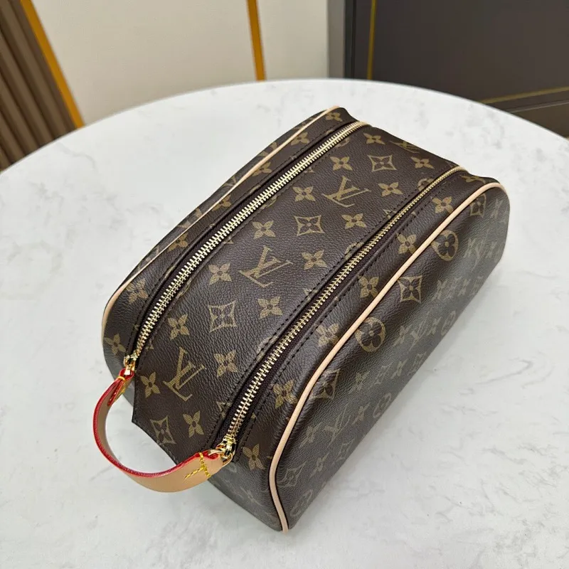 All categories Official website "Brand Women's Bags" Women's Bags 💙 LV 2024 official website new LV toiletry bag