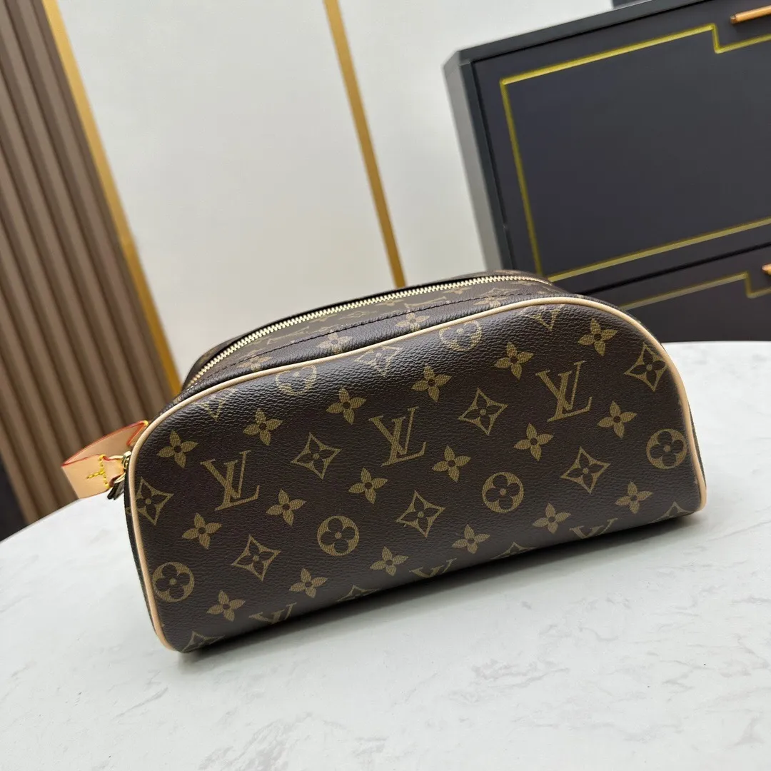 All categories Official website "Brand Women's Bags" Women's Bags 💙 LV 2024 official website new LV toiletry bag