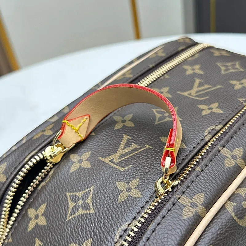 All categories Official website "Brand Women's Bags" Women's Bags 💙 LV 2024 official website new LV toiletry bag