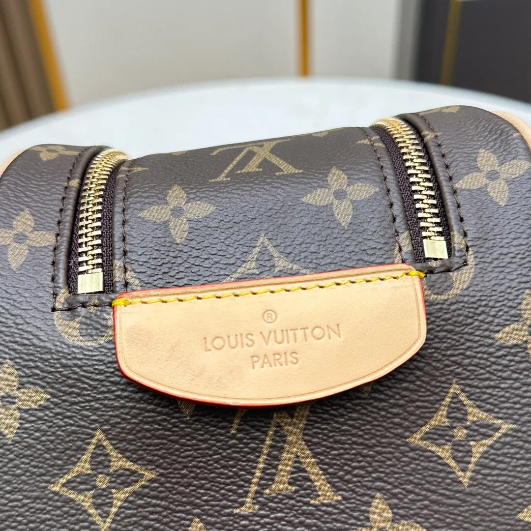 All categories Official website "Brand Women's Bags" Women's Bags 💙 LV 2024 official website new LV toiletry bag