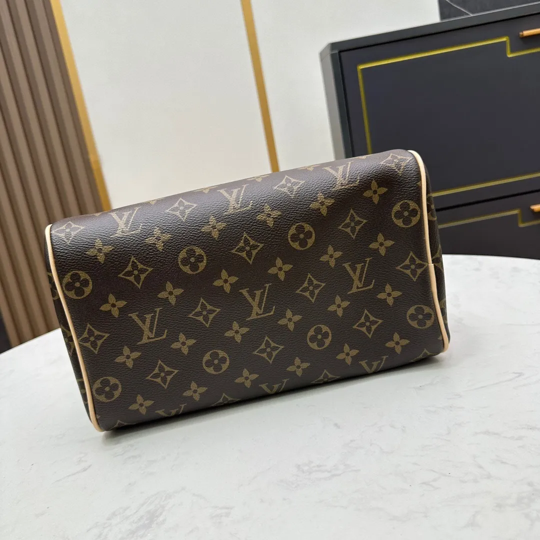 All categories Official website "Brand Women's Bags" Women's Bags 💙 LV 2024 official website new LV toiletry bag