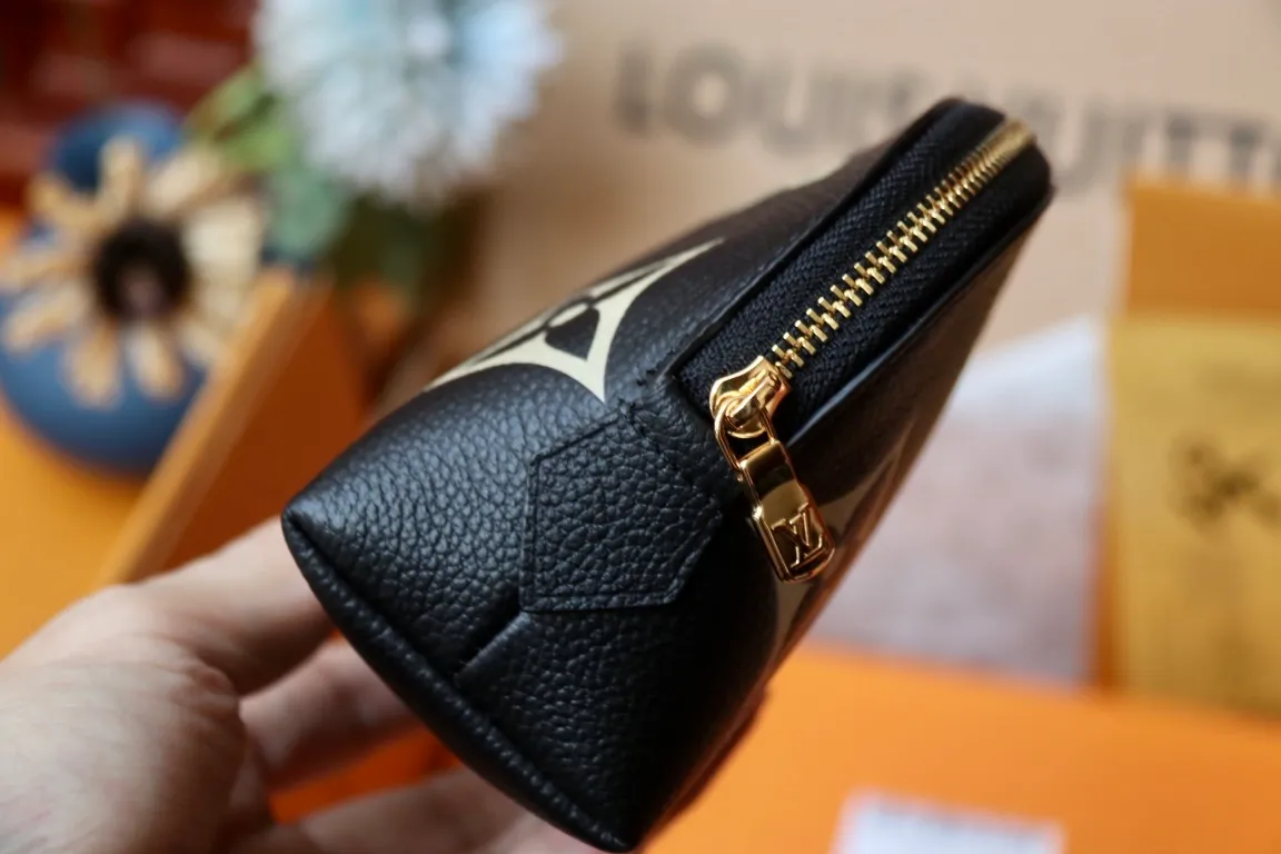 All Categories Official Website "Brand Women's Bags" Women's Bags 💙 LV 2024 New LV Cosmetic Bag
