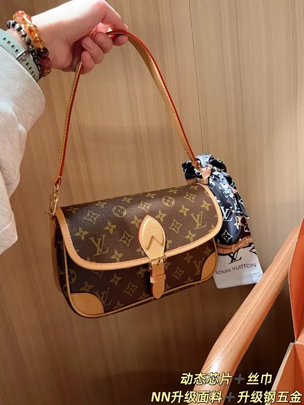 All categories Official website "Brand Women's Bags" Women's Bags 💙 LV 2025 new LV armpit bag