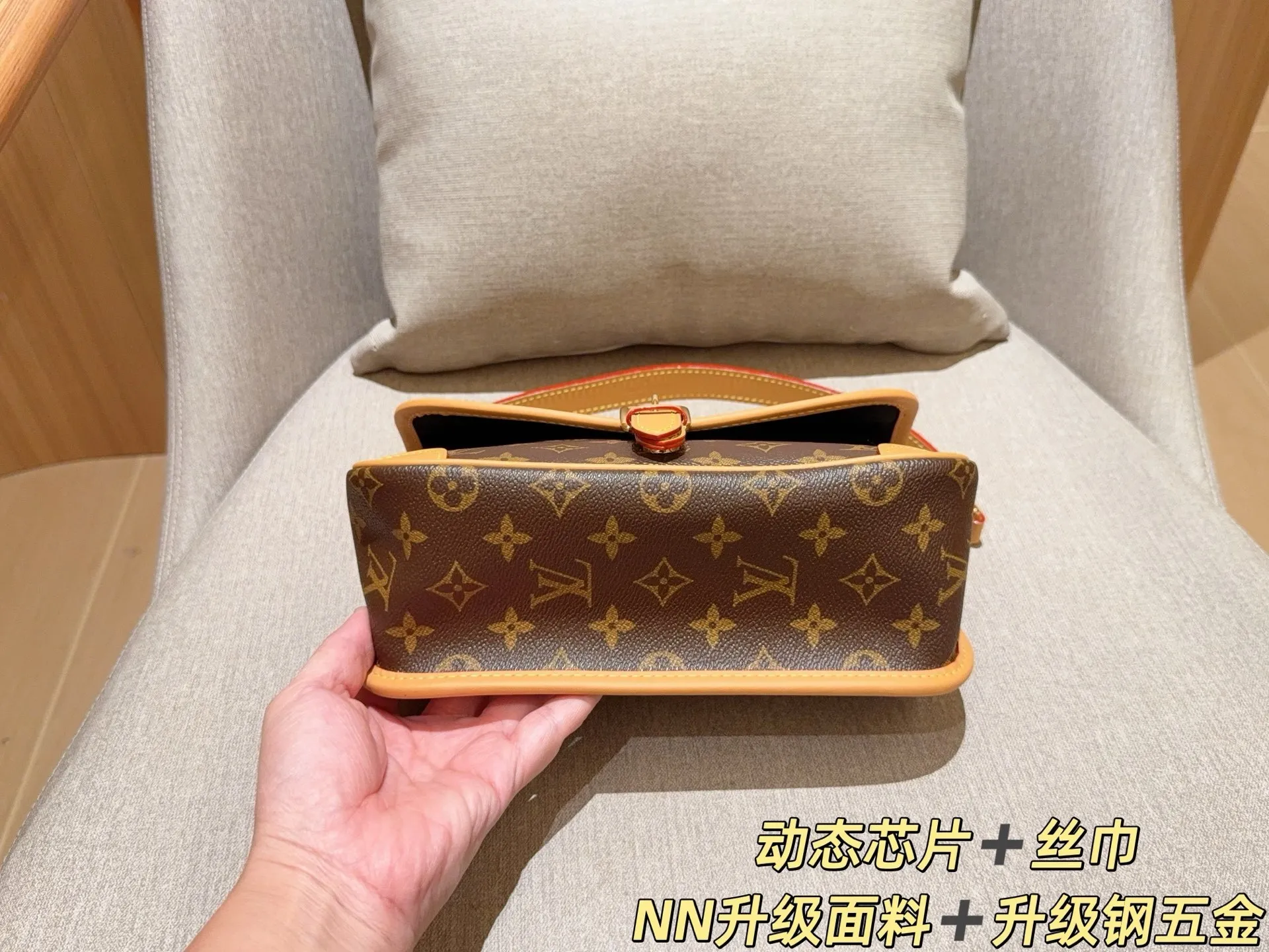 All categories Official website "Brand Women's Bags" Women's Bags 💙 LV 2025 new LV armpit bag