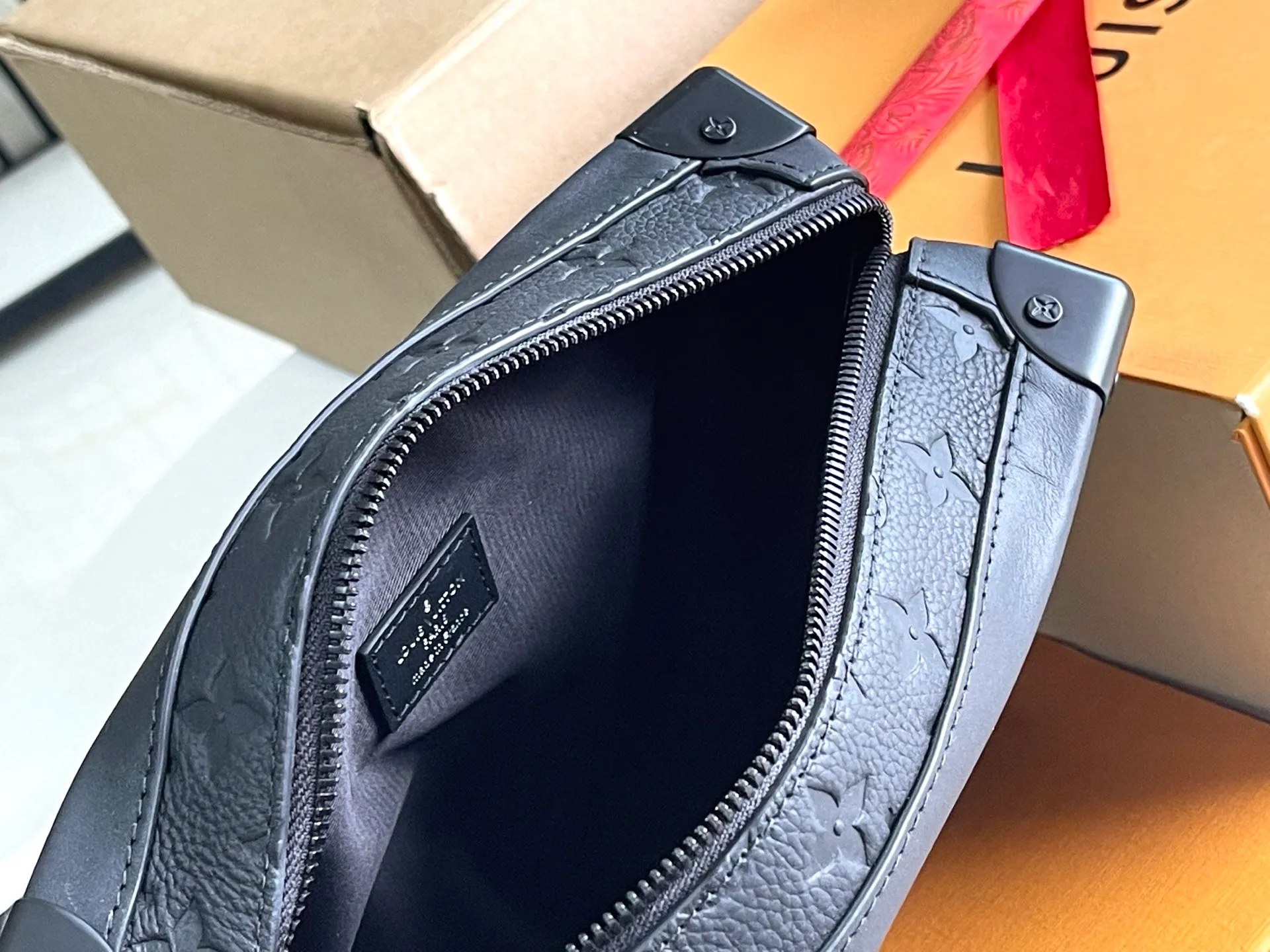 All categories 💚 Authentic bags 💚 LV 2026 new LV top replica clutch bag