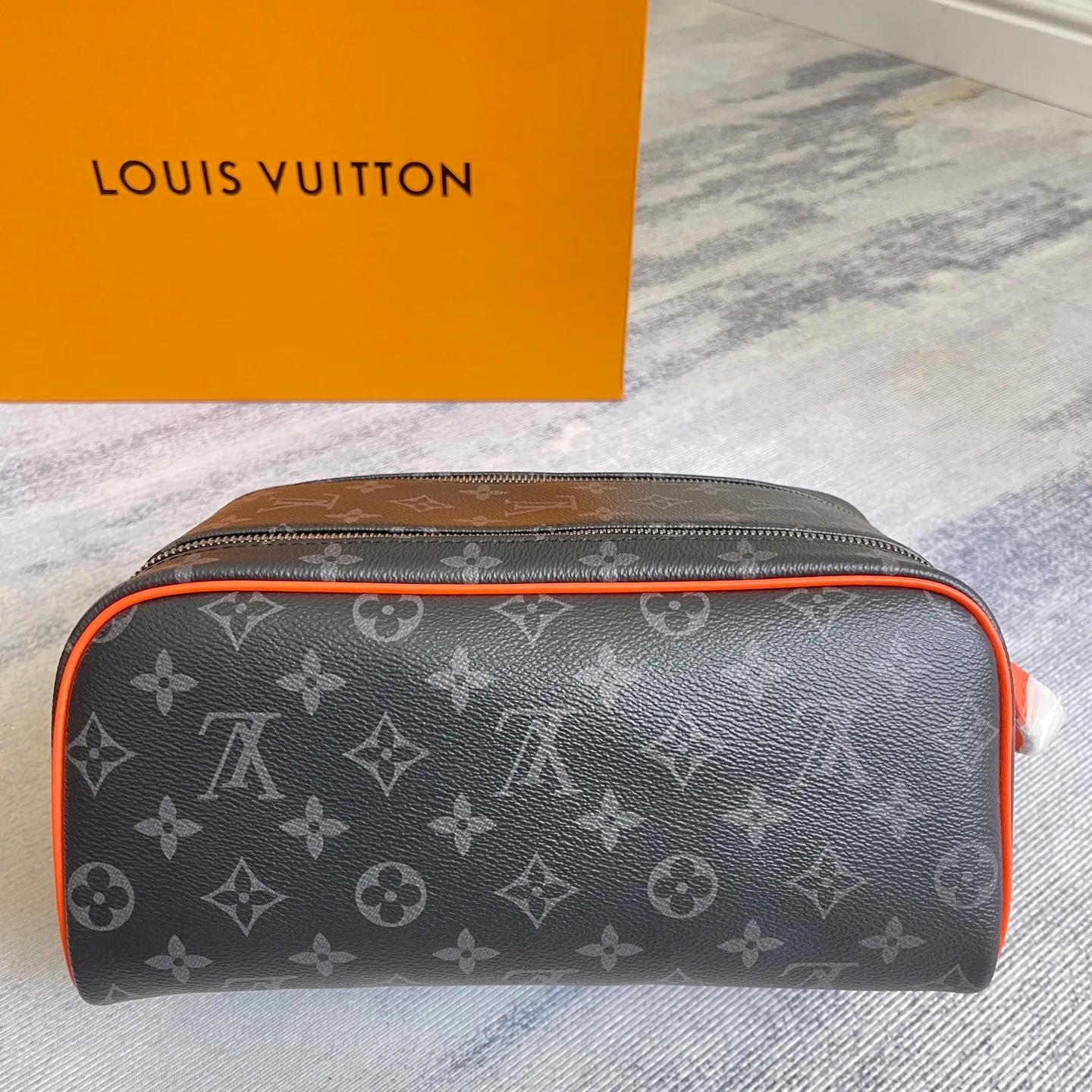 All categories Official website "Brand Women's Bags" Women's Bags 💙 LV 2025 new LV toiletry bag