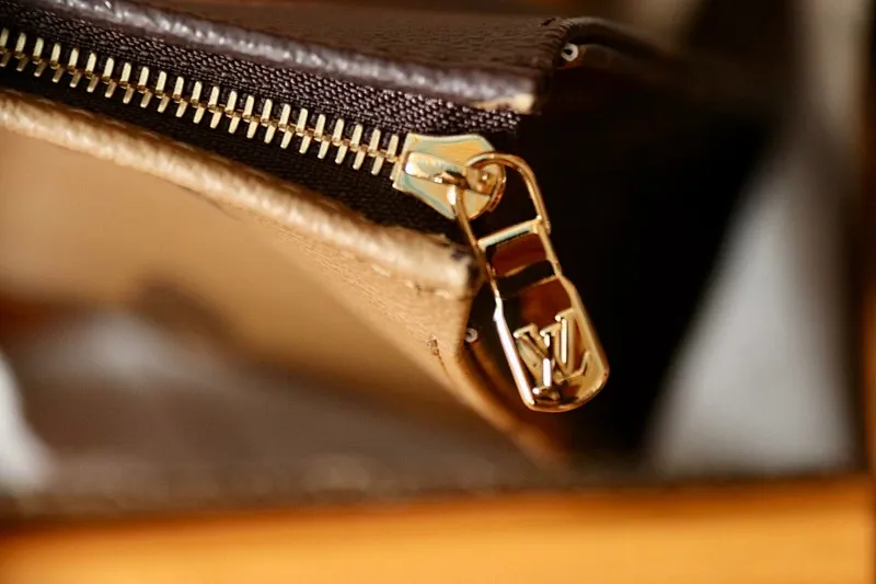 All Categories Official Website "Brand Women's Bags" Women's Bags 💙 LV 2025 New LV Cosmetic Bag