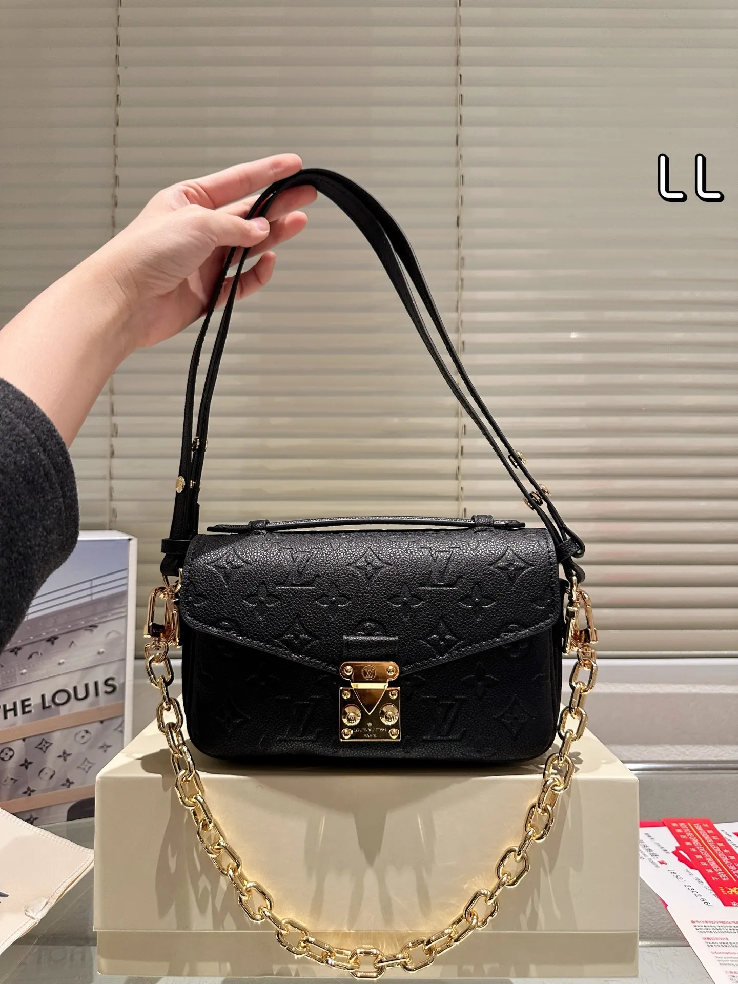 All categories Official website "Brand Women's Bags" Women's Bags 💙 LV 2025 new LV armpit bag