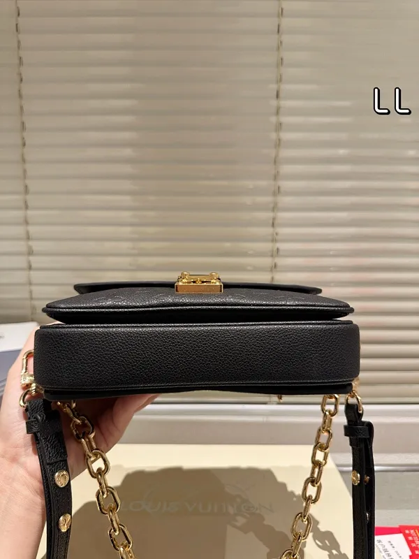 All categories Official website "Brand Women's Bags" Women's Bags 💙 LV 2025 new LV armpit bag