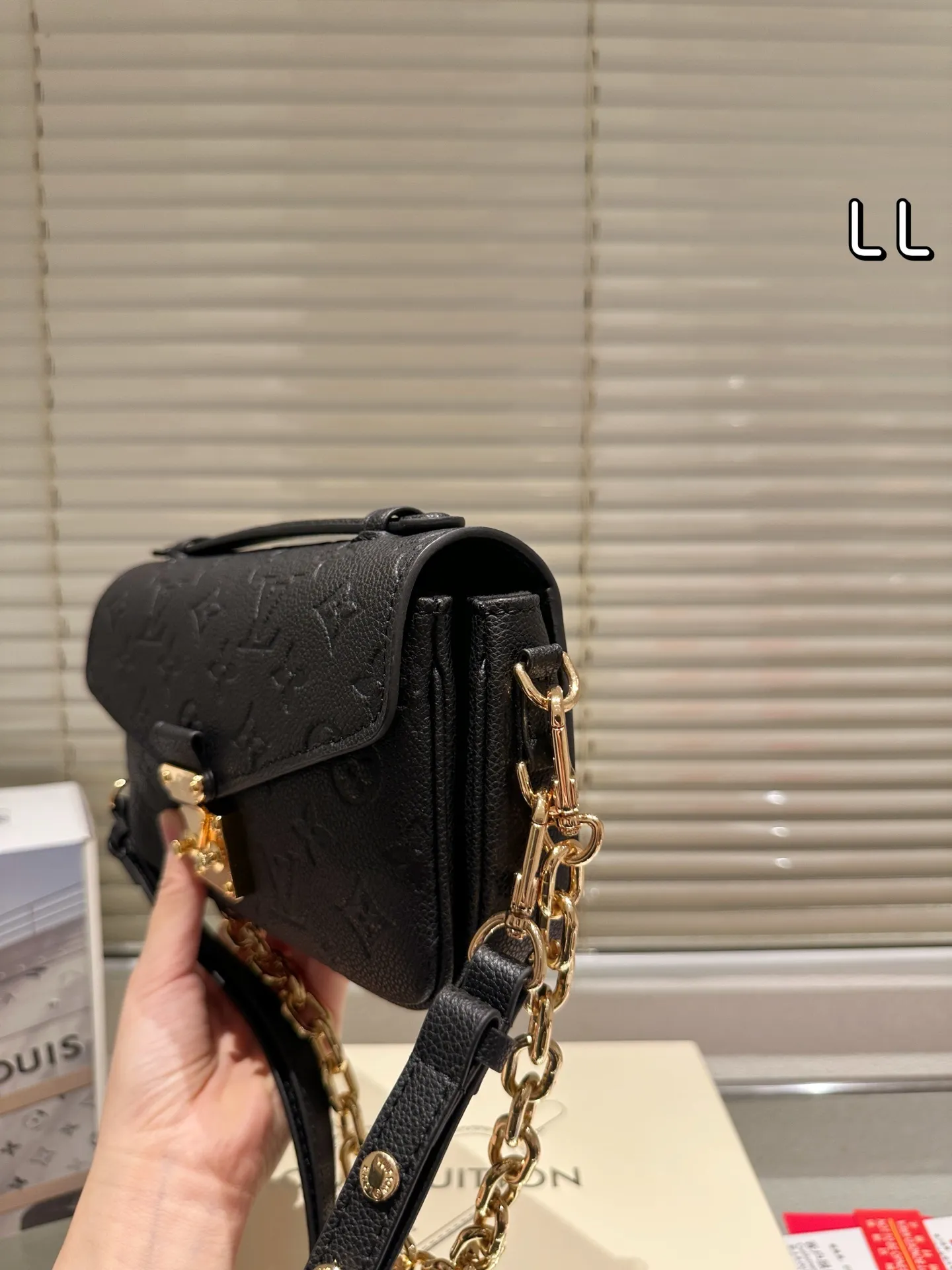 All categories Official website "Brand Women's Bags" Women's Bags 💙 LV 2025 new LV armpit bag