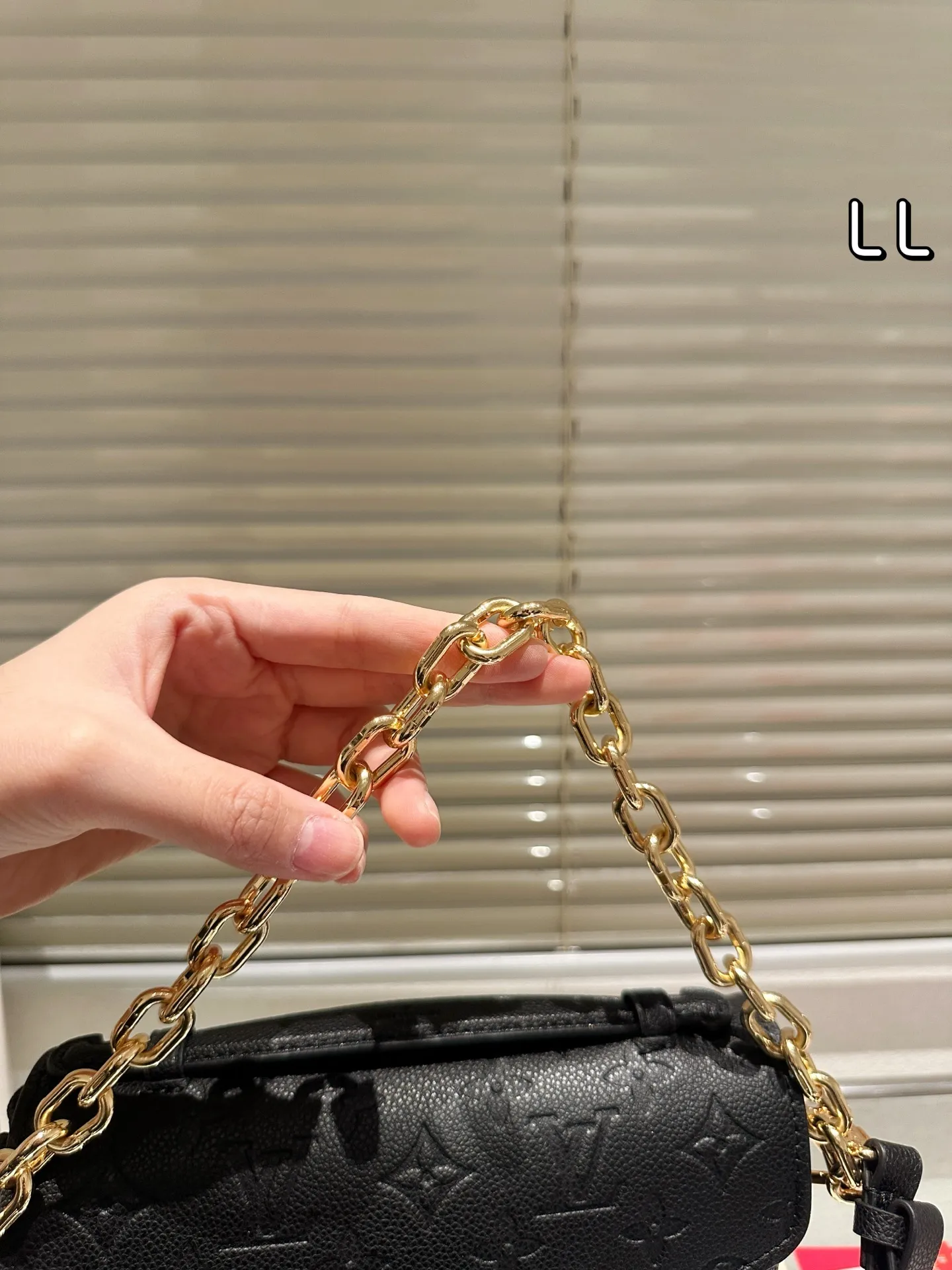 All categories Official website "Brand Women's Bags" Women's Bags 💙 LV 2025 new LV armpit bag
