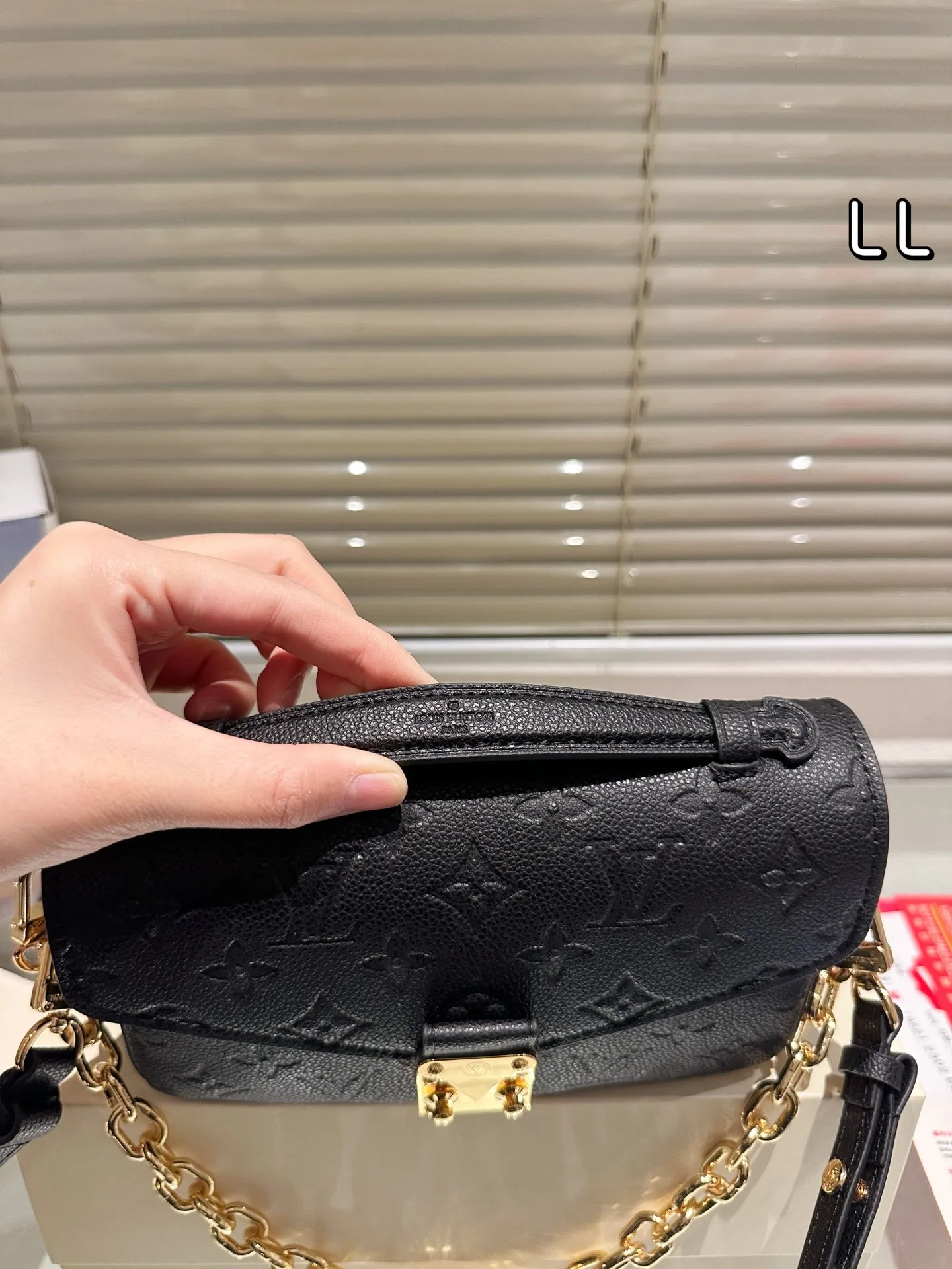 All categories Official website "Brand Women's Bags" Women's Bags 💙 LV 2025 new LV armpit bag