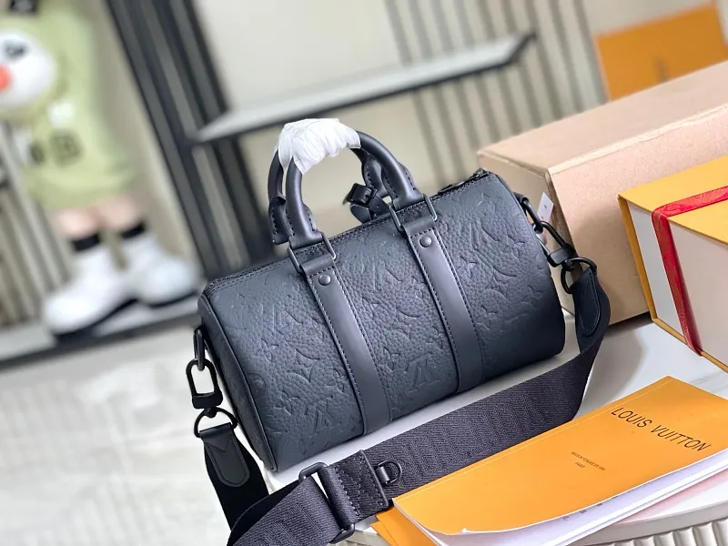 All Categories 💚 Authentic Grade Bags 💚 LV 2026 New LV Top Replica Crossbody Shoulder Bag