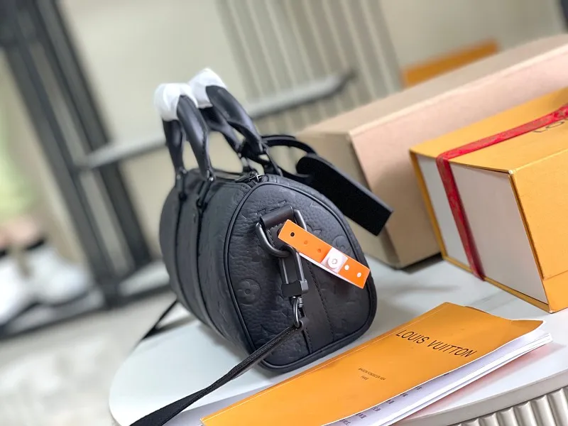 All Categories 💚 Authentic Grade Bags 💚 LV 2026 New LV Top Replica Crossbody Shoulder Bag