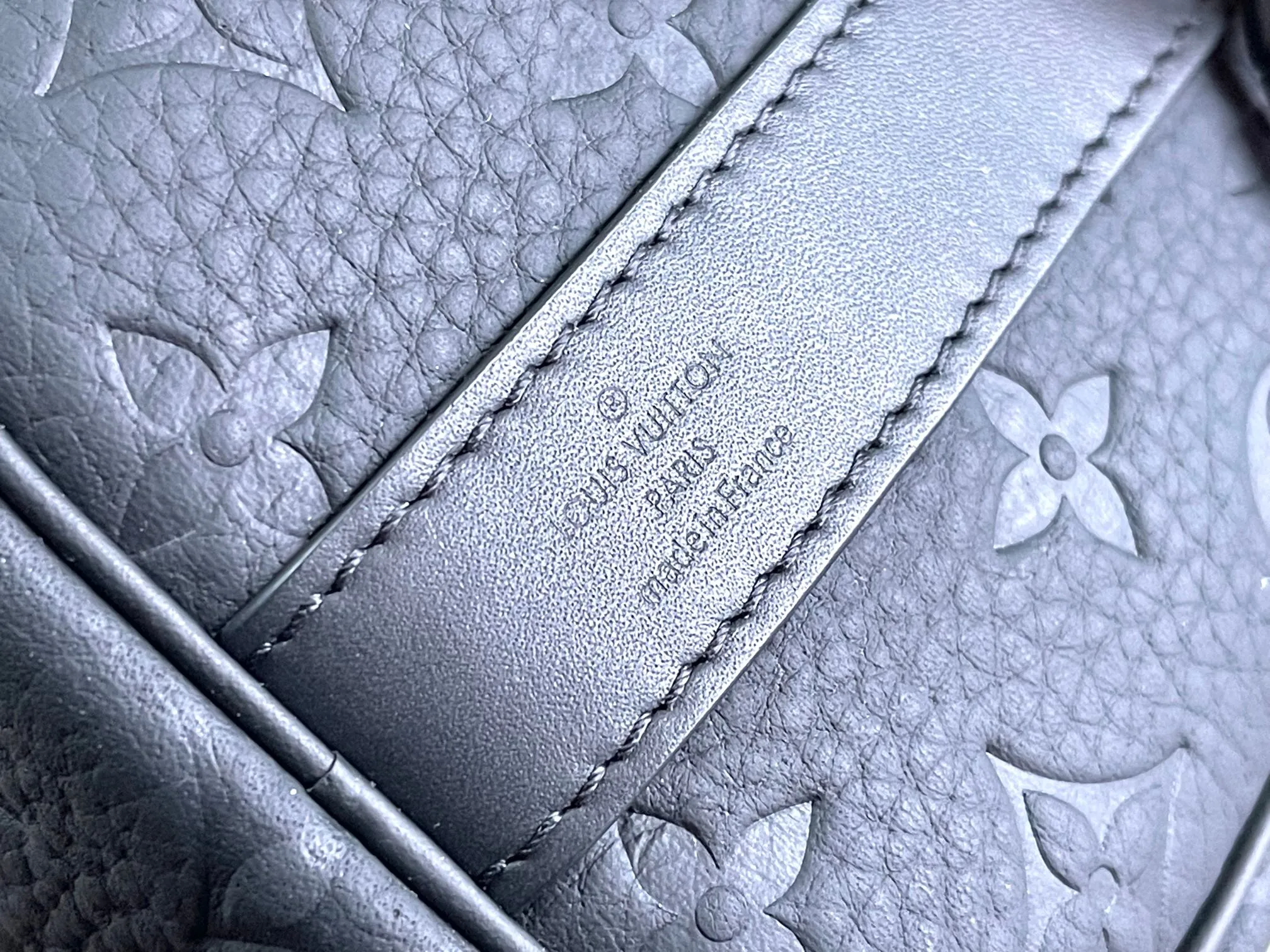 All Categories 💚 Authentic Grade Bags 💚 LV 2026 New LV Top Replica Crossbody Shoulder Bag