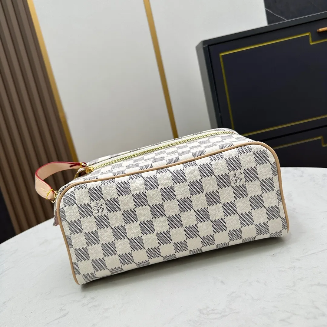 All categories Official website "Brand Women's Bags" Women's Bags 💙 LV 2024 official website new LV toiletry bag